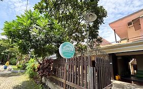Tini'S Guest House Malang Mitra Reddoorz